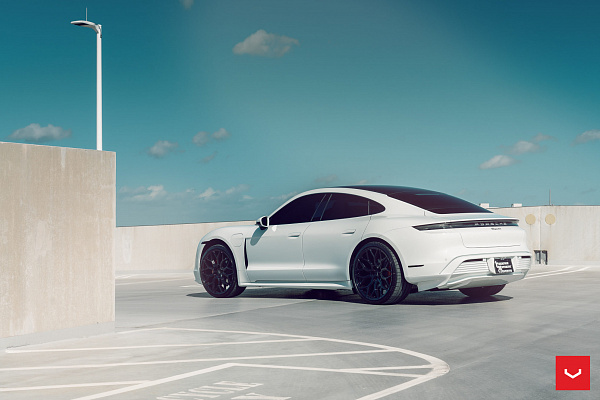 Фото дисков Vossen HF-2 Черный глянец на Porsche Taycan I