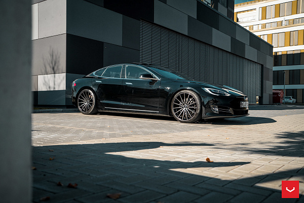 Фото дисков Vossen VFS-2 Глянцевый темный лак на Tesla Model S