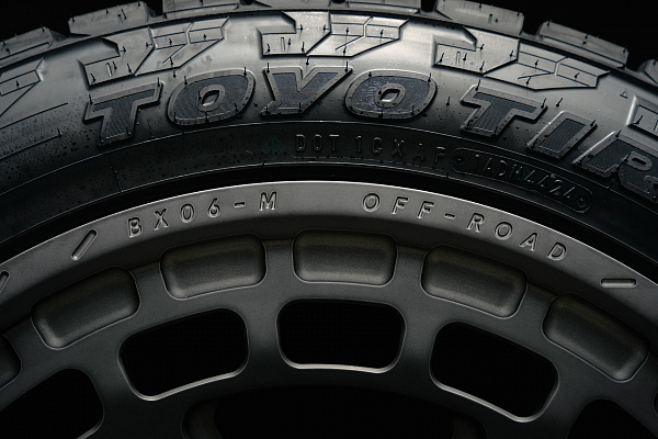 Фото дисков Brixton Forged BX06-M Сатиновый темный лак на Toyota Land Cruiser 300