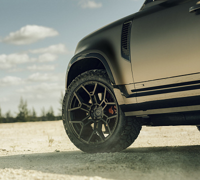Фото дисков Vossen UV-4 на Land Rover Defender II