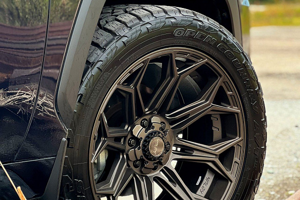 Фото дисков 4PLAY 4P83 Сатиновая бронза на Toyota Sequoia III