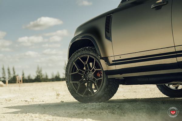 Фото дисков Vossen UV-4 Черный сатин на Land Rover Defender II