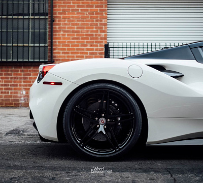 Фото дисков HRE P107 на Ferrari 488