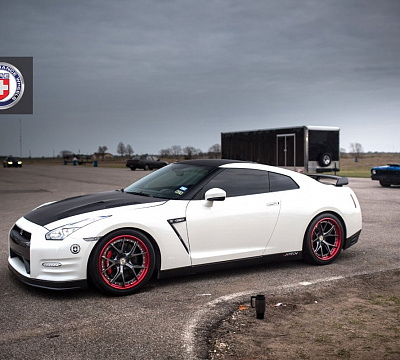 Фото дисков HRE S101 на Nissan GT-R