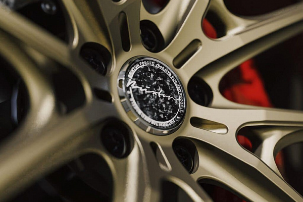 Фото дисков Brixton Forged PF11 R / RS Сатиновое темное золото на Ferrari SF90