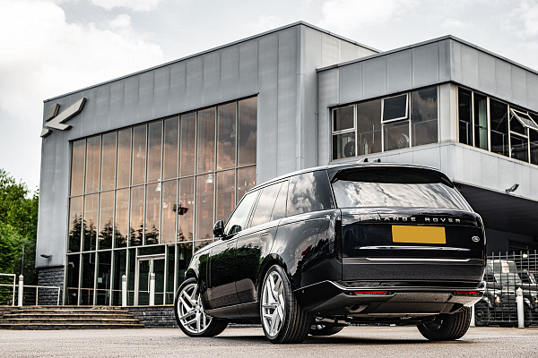 Фото дисков Kahn Type 52 RS Сатиновый лак на Land Rover Range Rover V