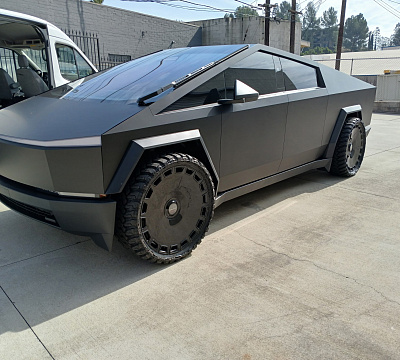 Фото дисков Giovanna Dicotto на Tesla Cybertruck
