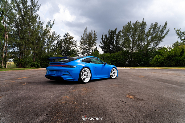 Фото дисков Anrky AN27 Белый глянец на Porsche 911 VIII