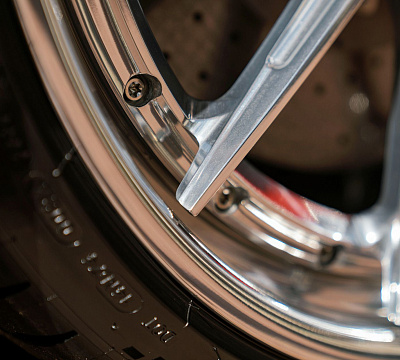 Фото дисков 1886 Wheels G010 на Lamborghini Aventador
