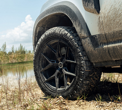 Фото дисков Vossen HF-5 на Land Rover Defender II