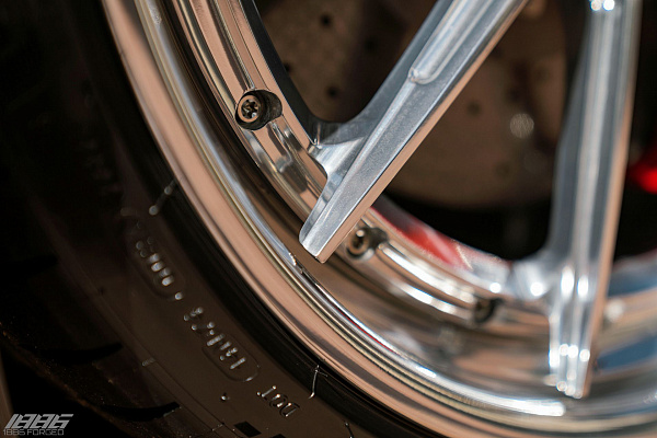 Фото дисков 1886 Wheels G010 Полированный лак на Lamborghini Aventador