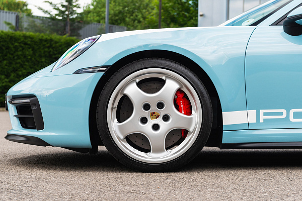 Фото дисков Kahn Cup 1 Remastered 3-Piece Серебро на Porsche 911 VIII
