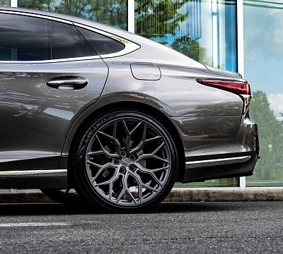 Фото дисков Vossen HF-2 на  Lexus LS V