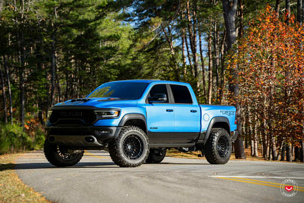 Фото дисков Vossen LCX-03 Черный сатин на Ram 1500 V
