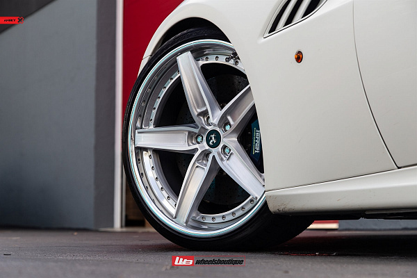 Фото дисков Anrky AN35 Глянцевый лак на Ferrari California