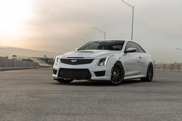 Фото дисков HRE 300M Сатиновый графит на Cadillac ATS