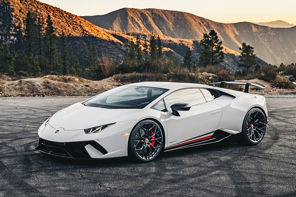 Фото дисков Brixton Forged PF10 Черный сатин на Lamborghini Huracan