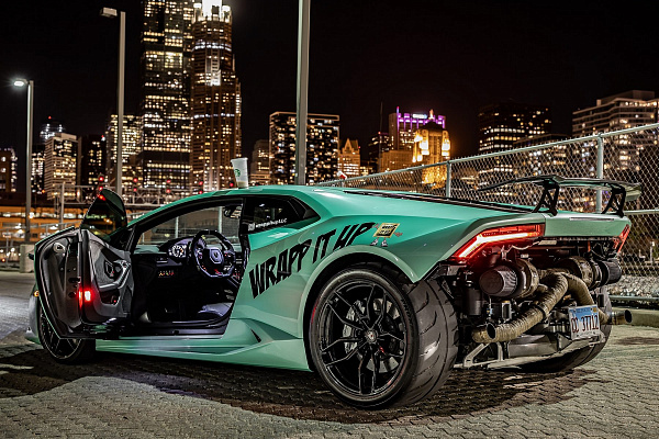 Фото дисков Anrky AN11 Черный глянец на Lamborghini Huracan