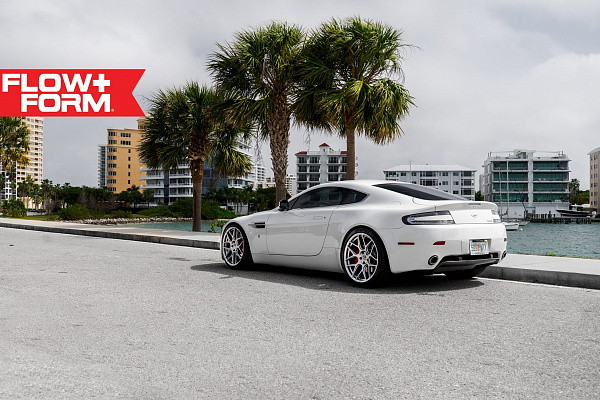 Фото дисков HRE FF01 Серебро на Aston Martin Vantage 3