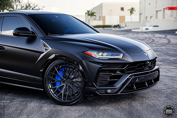 Фото дисков Anrky AN30 Черный сатин на Lamborghini Urus