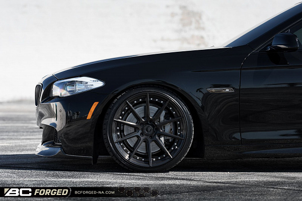 Фото дисков BC Forged HCS04 Глянцевый темный лак на BMW 5/M5 (F10)
