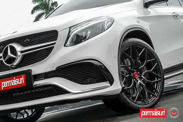 Фото дисков Vossen S17-01 Черный глянец на Mercedes-Benz GLE I