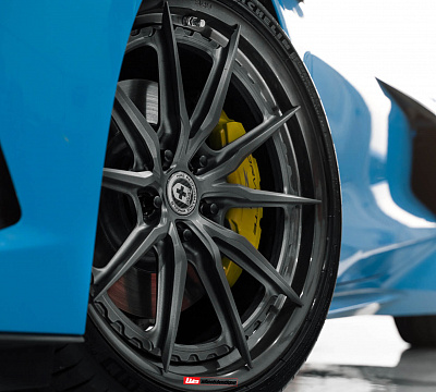 Фото дисков HRE S104SC на Chevrolet Corvette C8