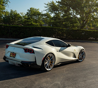 Фото дисков Anrky AN12 на Ferrari 812
