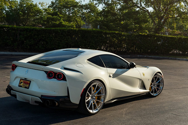 Фото дисков Anrky AN12 Полированный лак на Ferrari 812