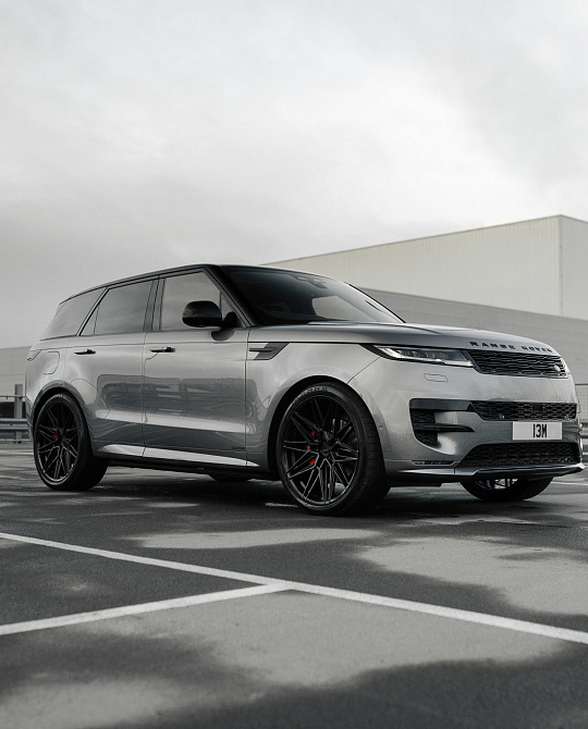 Фото дисков HF-7 Черный глянец на Range Rover Sport III
