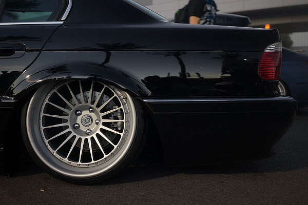 Фото дисков HRE 309 Серебро на BMW 7 (E38)