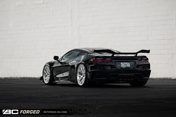 Фото дисков BC Forged HCS02 Полированный лак на Chevrolet Corvette C8