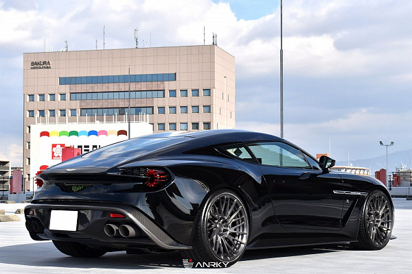 Фото дисков Anrky RS3.2 Глянцевый темный лак на Aston Martin Zagato