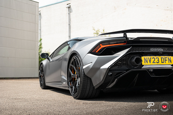 Фото дисков NOVITEC NL4 Черный глянец на Lamborghini Huracan