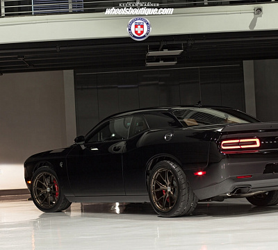 Фото дисков HRE P101 на Dodge Challenger III