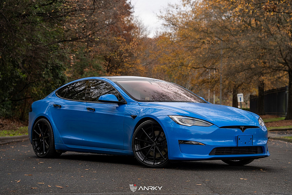 Фото дисков Anrky AN28 Черный глянец на Tesla Model S