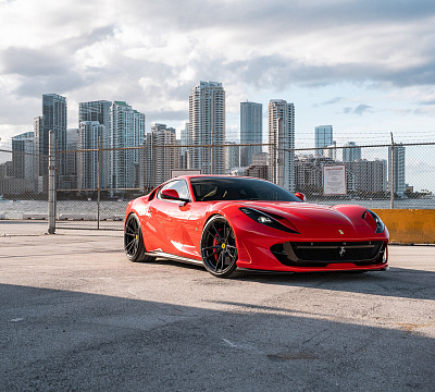 Фото дисков Vossen S17-06 на Ferrari 812