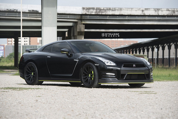 Фото дисков Strasse Wheels SV1 Deep Concave Monoblock Черный сатин на Nissan GT-R