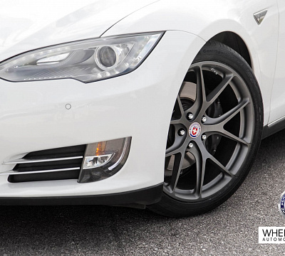 Фото дисков HRE P101 на Tesla Model S
