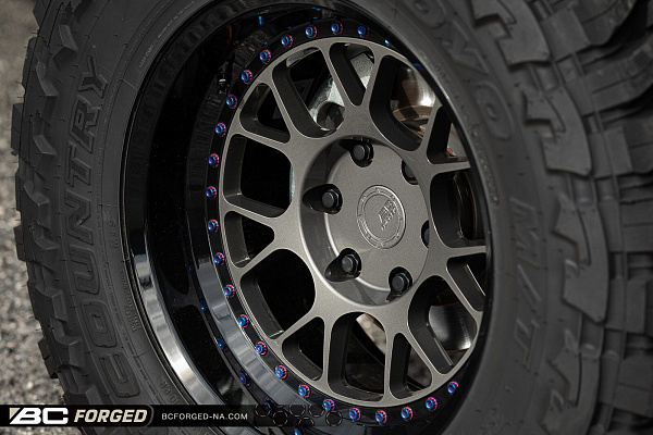 Фото дисков BC Forged LE72 // MLE72 Глянцевый графит на Ford Bronco