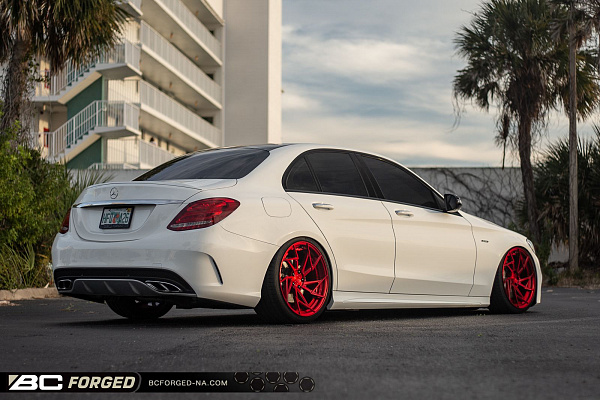 Фото дисков BC Forged HCA222 Красный глянец на Mercedes-Benz C-Class (W205)