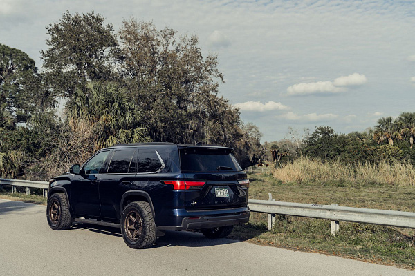 Фото дисков 4PLAY 4PS63 Сатиновая бронза на Toyota Sequoia III