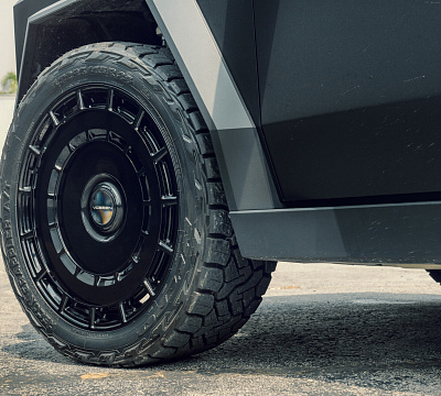 Фото дисков Vossen LC3-11 на Tesla Cybertruck