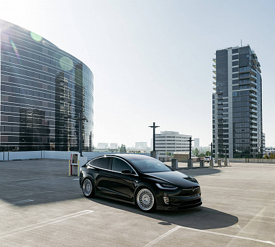 Фото дисков HRE 501 на Tesla Model X