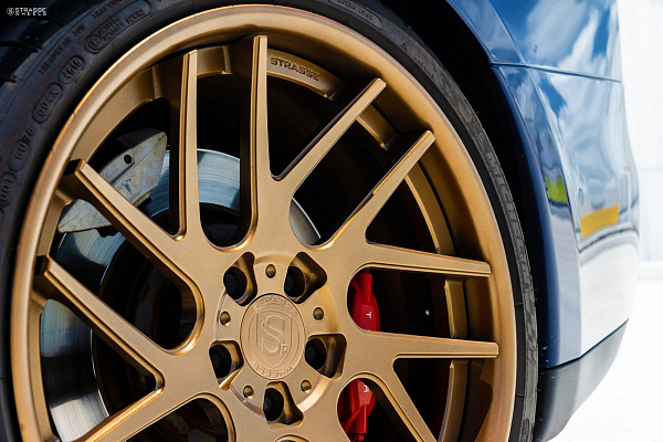 Фото дисков Strasse Wheels SM7T Deep Concave Сатиновая темная бронза на Tesla Model S