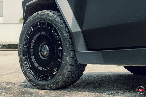 Фото дисков Vossen LC3-11 Черный глянец на Tesla Cybertruck
