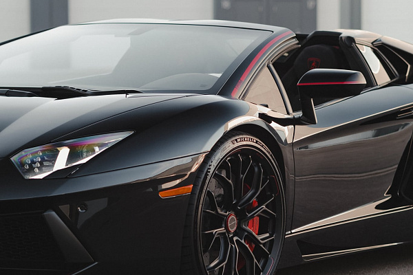 Фото дисков Brixton Forged PF10-RS Черный глянец на Lamborghini Aventador