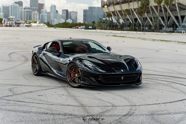 Фото дисков Anrky AN27 Сатиновая темная бронза на Ferrari 812