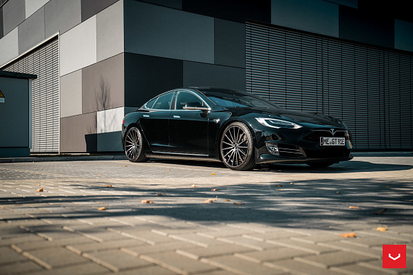 Фото дисков Vossen VFS-2 Глянцевый темный лак на Tesla Model S