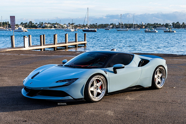 Фото дисков Strasse Wheels F5 Track Глянцевый лак на Ferrari SF90